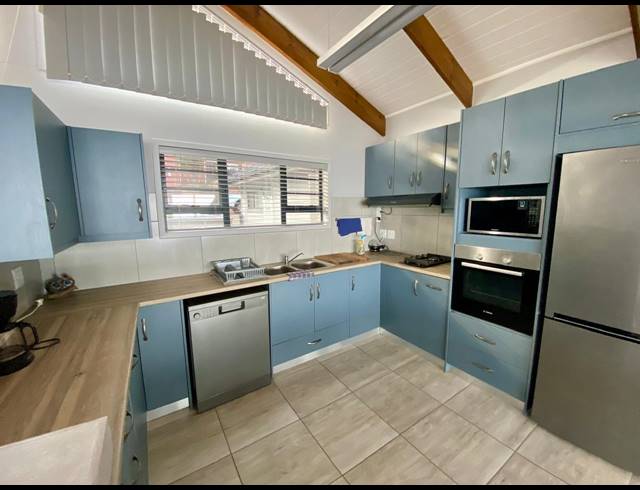 3 BEDROOM HOUSE TO LET IN OUTENIQUA STRAND